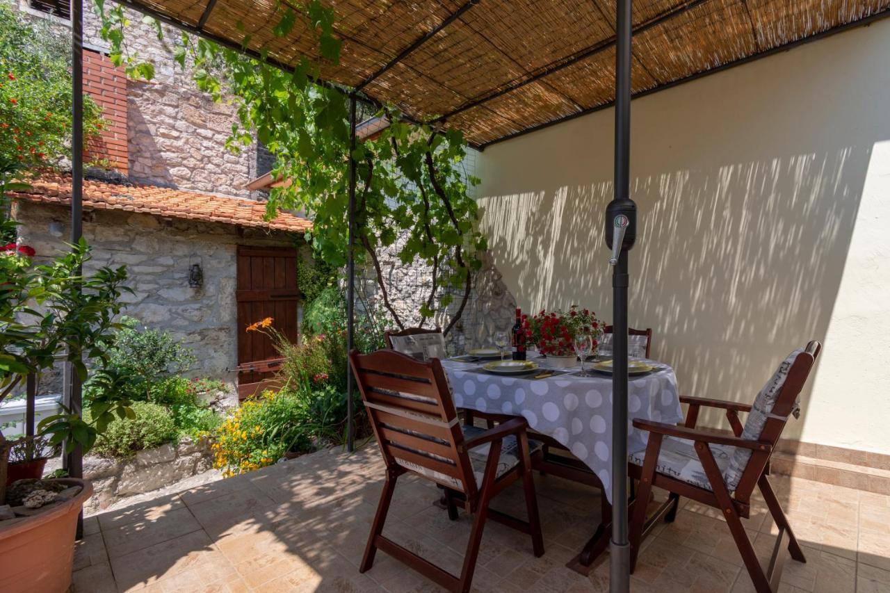 Mediterranean Terrace Apartment With Bikes & Sup Skradin Exteriör bild