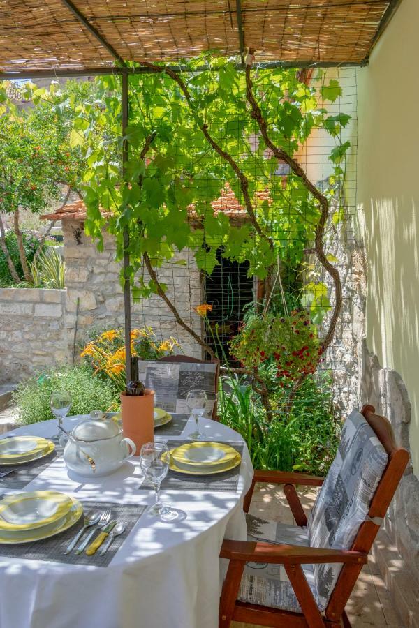 Mediterranean Terrace Apartment With Bikes & Sup Skradin Exteriör bild