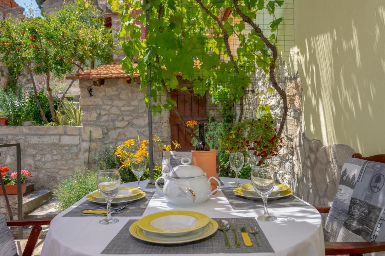 Mediterranean Terrace Apartment With Bikes & Sup Skradin Exteriör bild